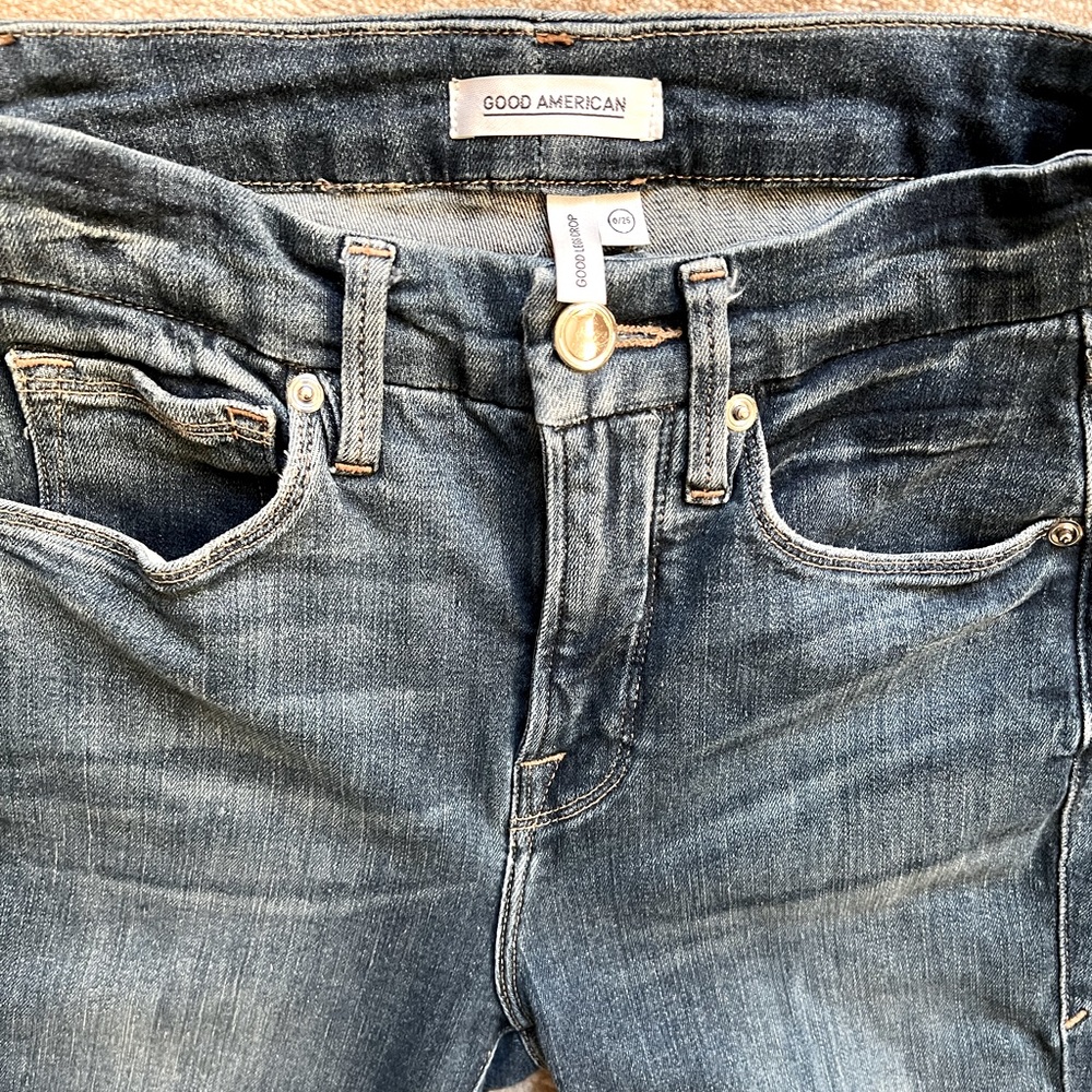 Gently used Good American stretch crop in a size 0… - Picture 2 of 3